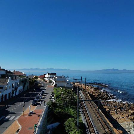 Modern Beach Apartment By Open Home Kalk Bay Esterno foto